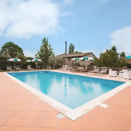 Quaint In With Swimming Pool 度假居