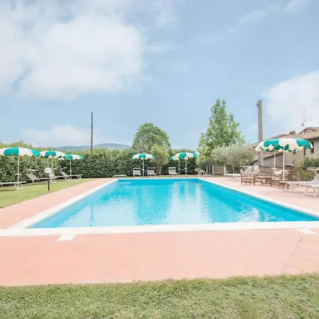 Quaint In With Swimming Pool 度假居 *
